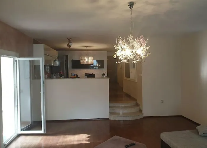 Venetian Building In * Πόρετς