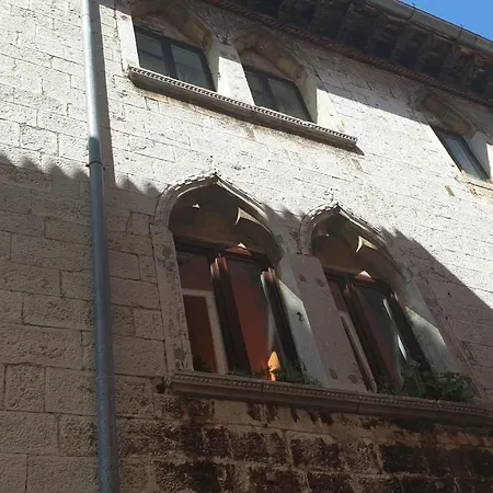 Apartment Venetian Building In *