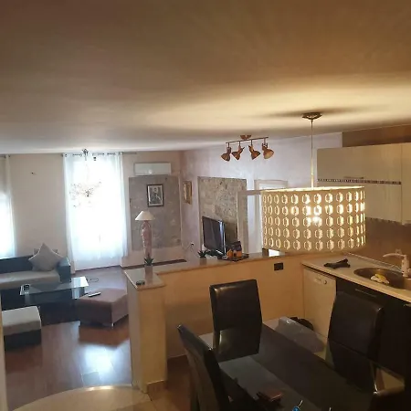 Apartment Venetian Building In